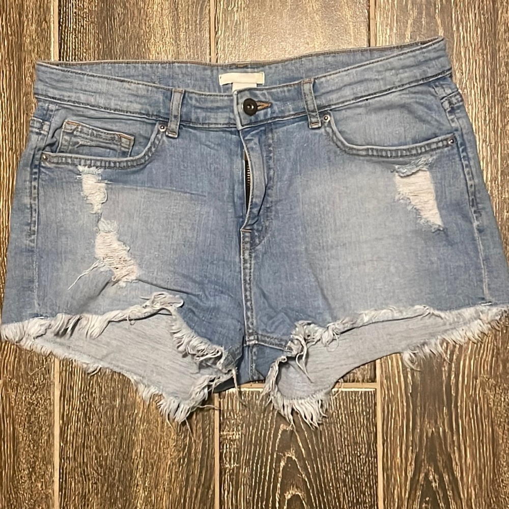 HM Distressed shorts